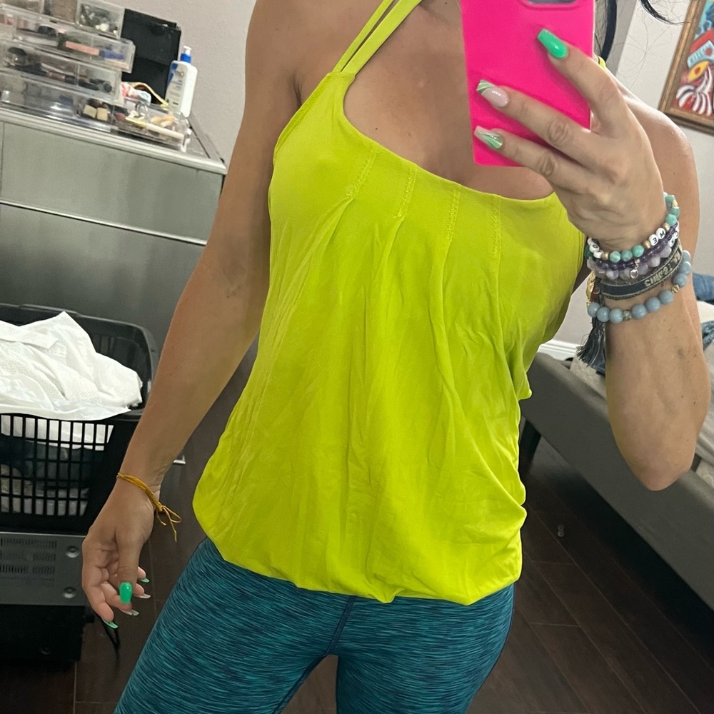Lululemon yoga top. $89 xs